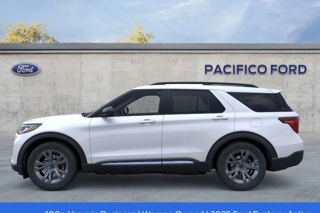 2025 Ford Explorer photo 1