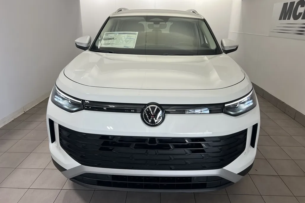 2025 Volkswagen Tiguan SE photo 1