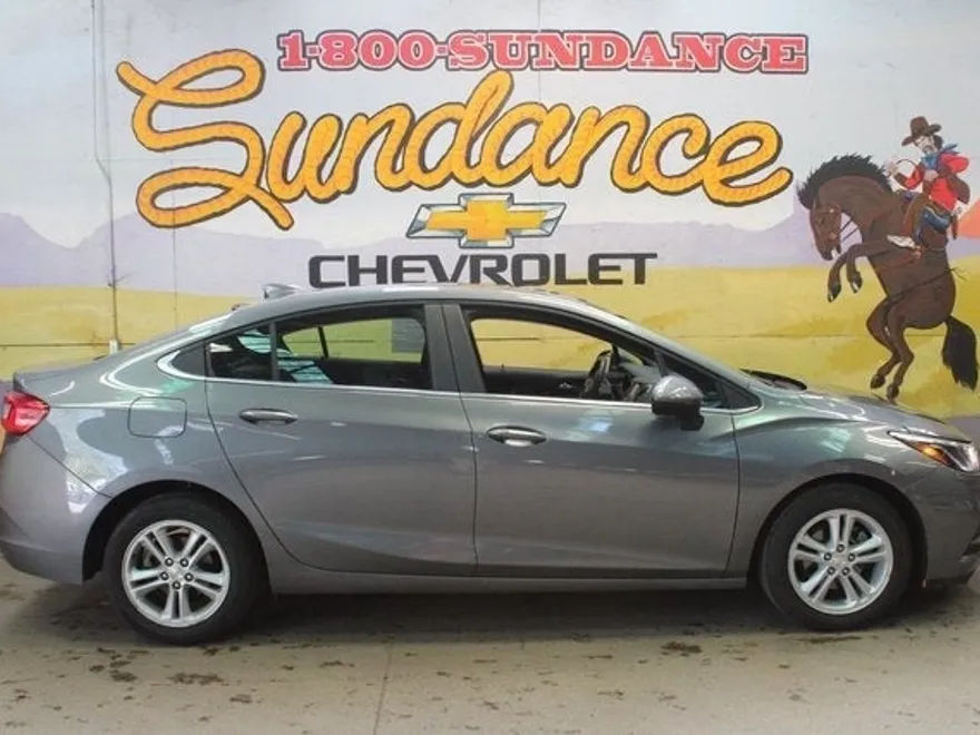 2018 Chevrolet Cruze LT photo 1