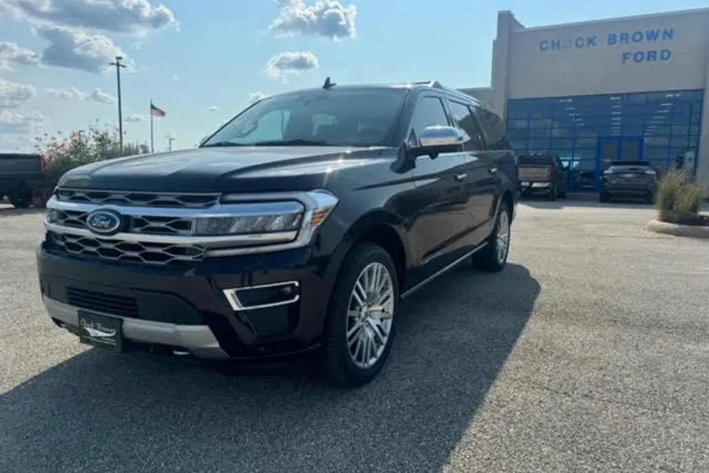 2024 Ford Expedition MAX Platinum photo 1