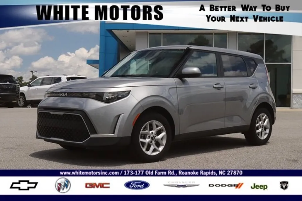 2024 Kia Soul LX photo 1