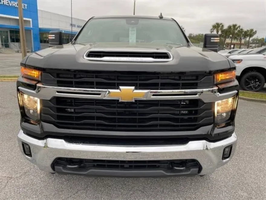 2024 Chevrolet Silverado 2500HD LT photo 1