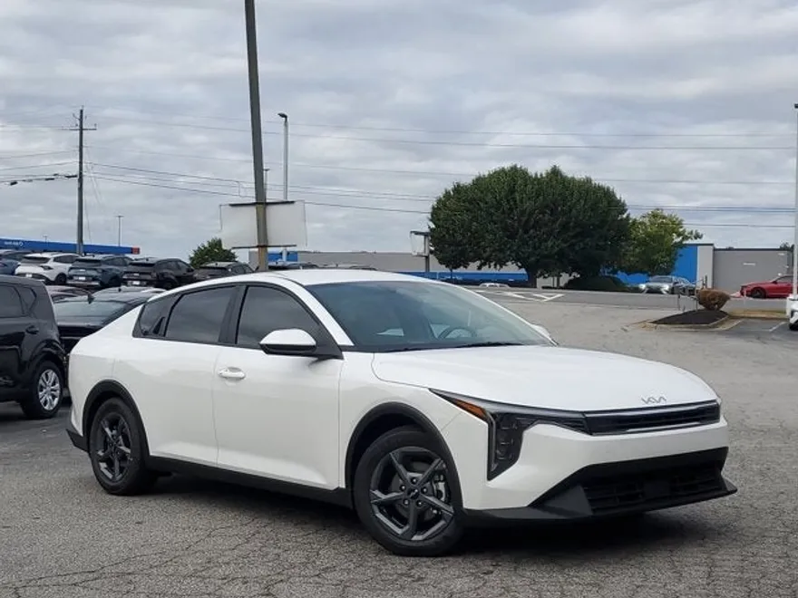2025 Kia K4 LXS photo 1