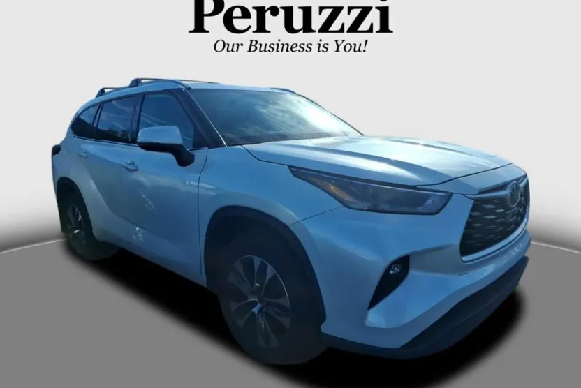 2022 Toyota Highlander XLE photo 1