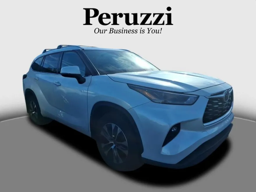 2022 Toyota Highlander XLE photo 1