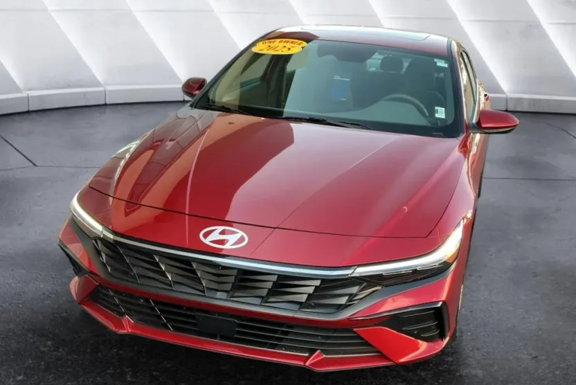 2025 Hyundai Elantra SEL Convenience photo 1