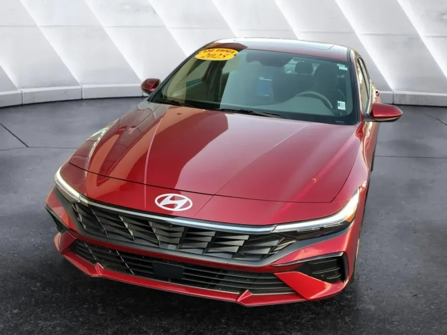 2025 Hyundai Elantra SEL Convenience photo 1