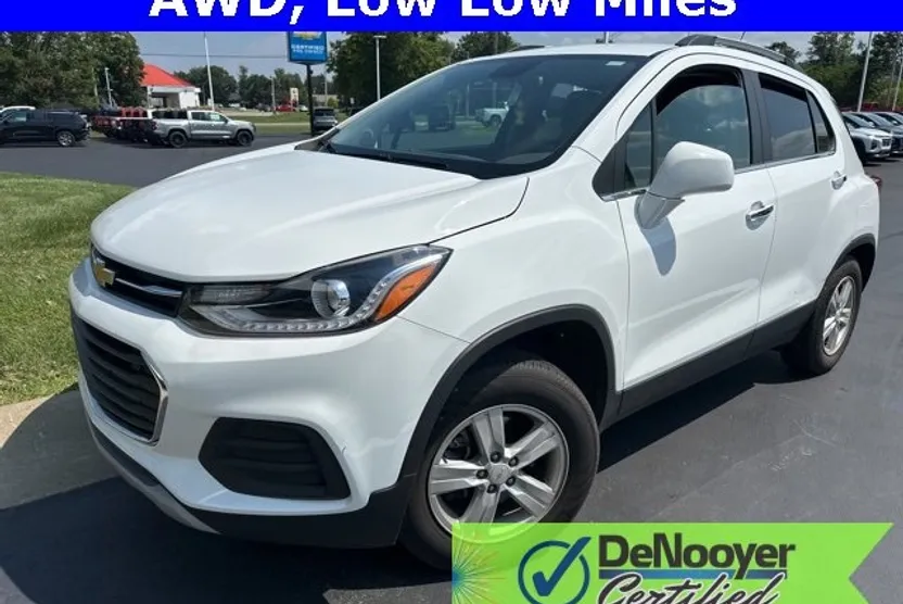 2020 Chevrolet Trax LT photo 1