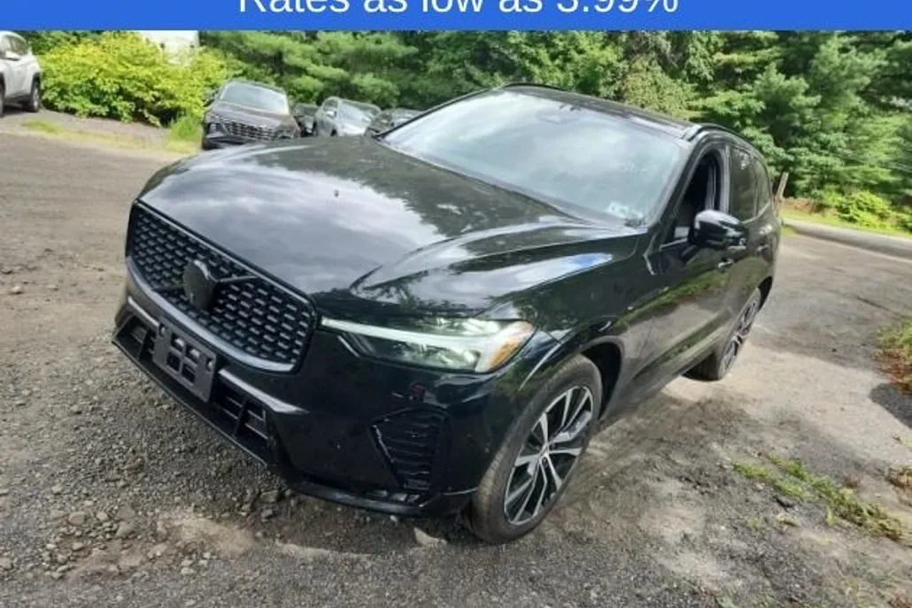 2024 Volvo XC60 B5 Plus photo 1