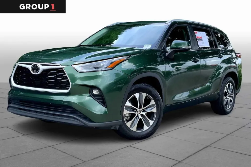 2024 Toyota Highlander XLE photo 1