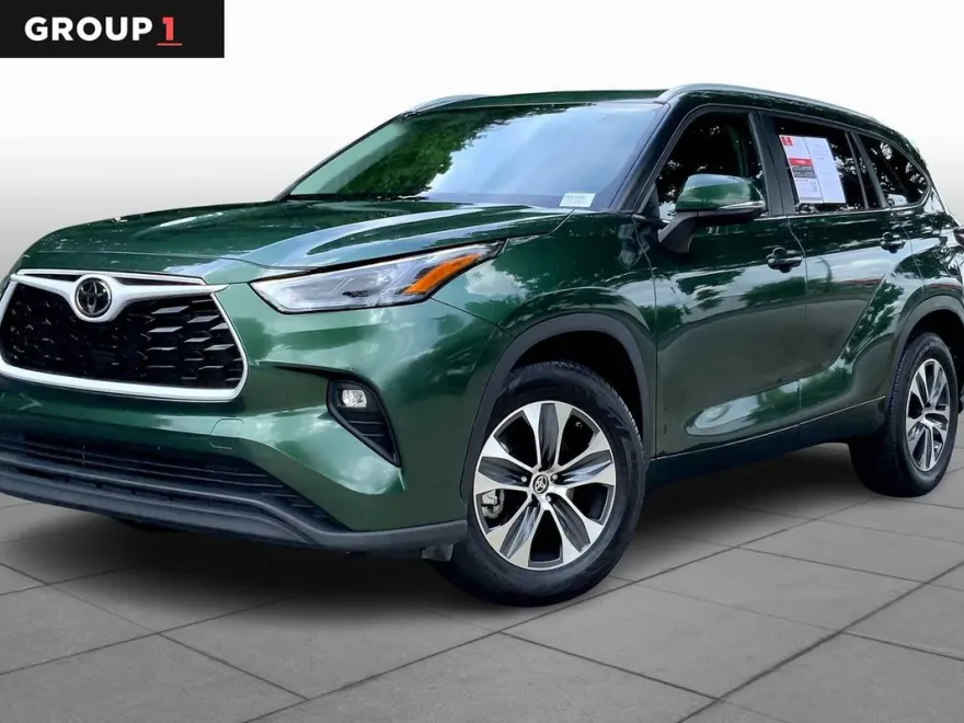 2024 Toyota Highlander XLE photo 1