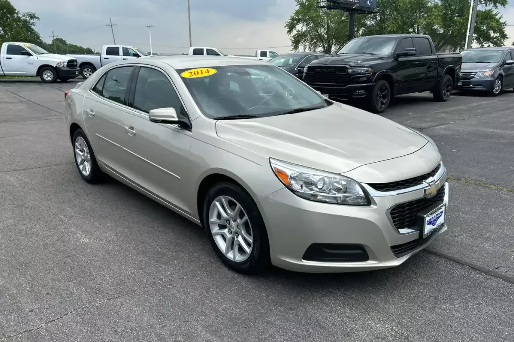 2014 Chevrolet Malibu 1LT photo 1