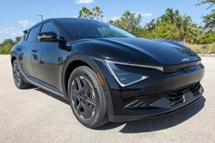 2025 Kia EV6 Light photo 1
