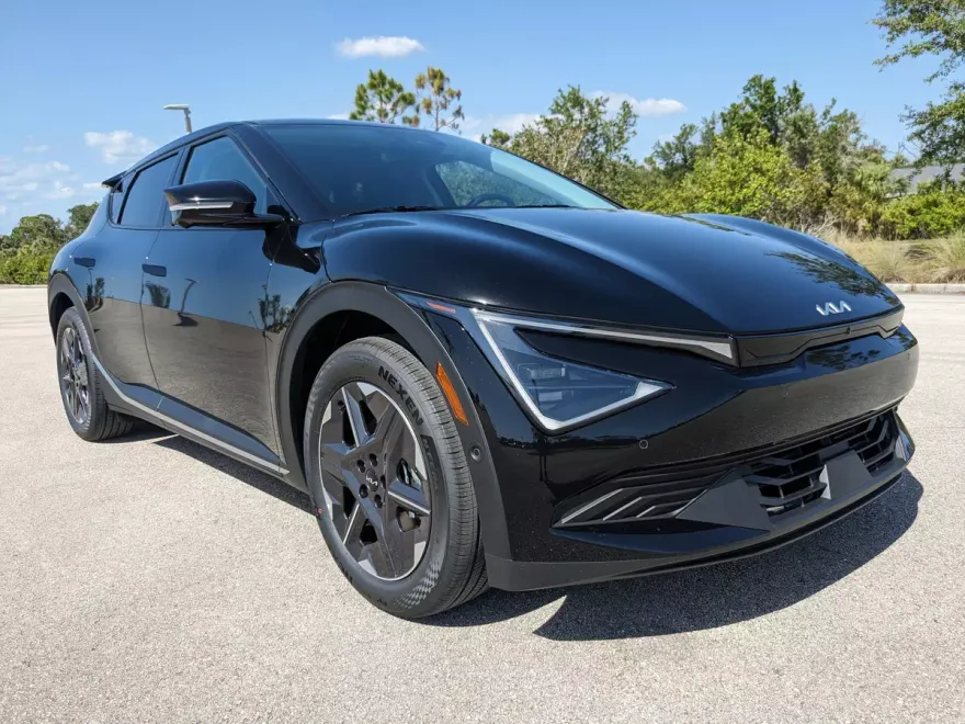 2025 Kia EV6 Light photo 1