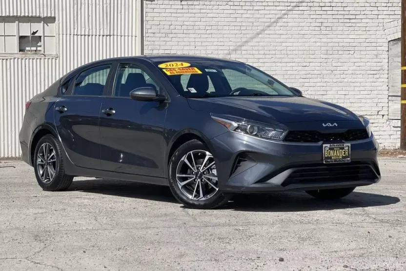 2024 Kia Forte LXS photo 1