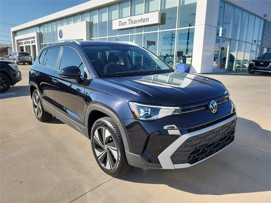 2025 Volkswagen Taos SE photo 1