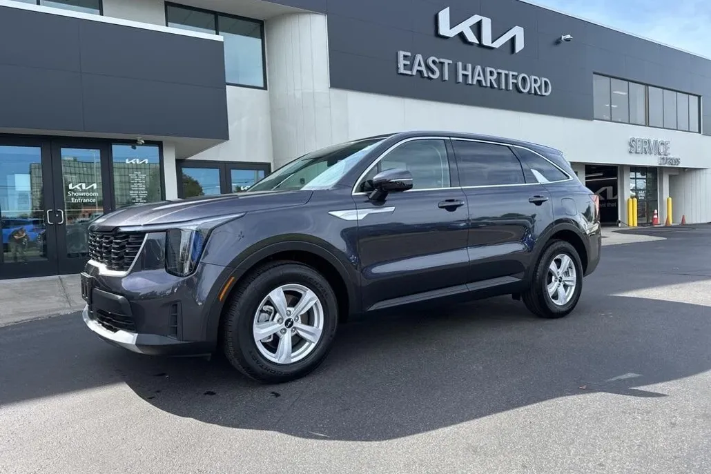 2025 Kia Sorento LX photo 1