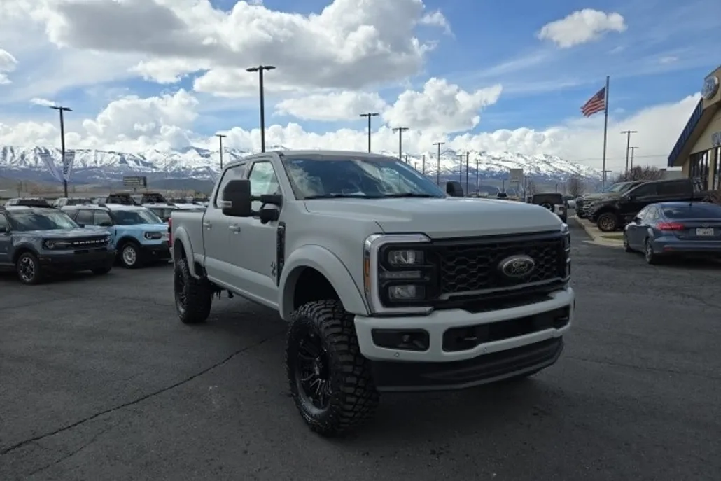 2025 Ford F-250 Lariat photo 1