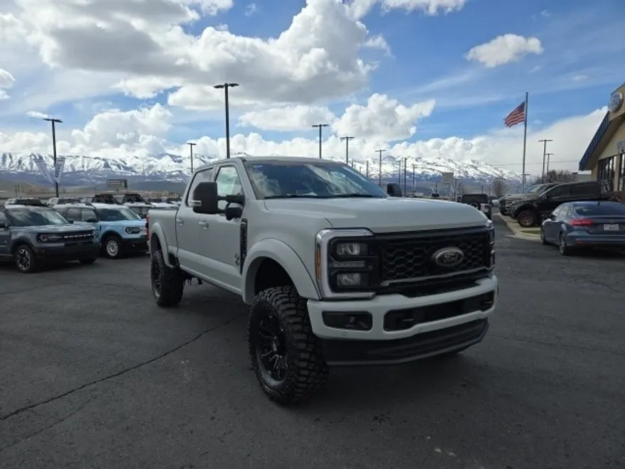2025 Ford F-250 Lariat photo 1