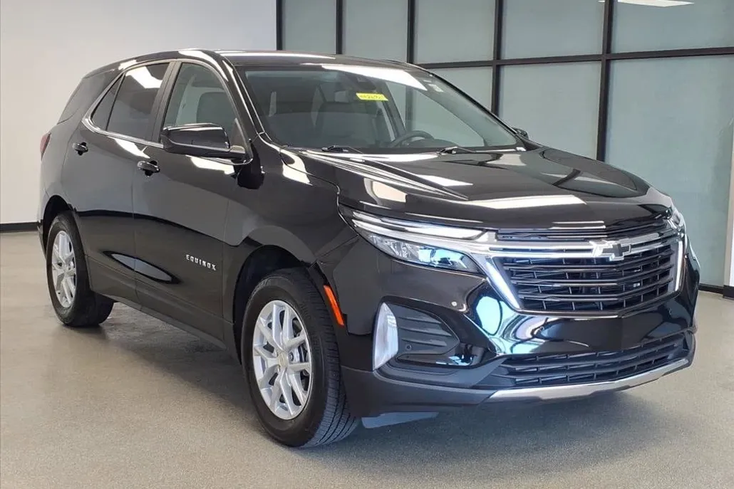 2024 Chevrolet Equinox LT photo 1