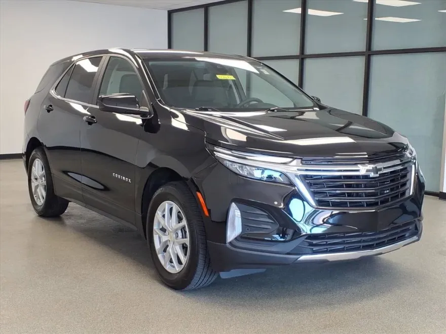 2024 Chevrolet Equinox LT photo 1
