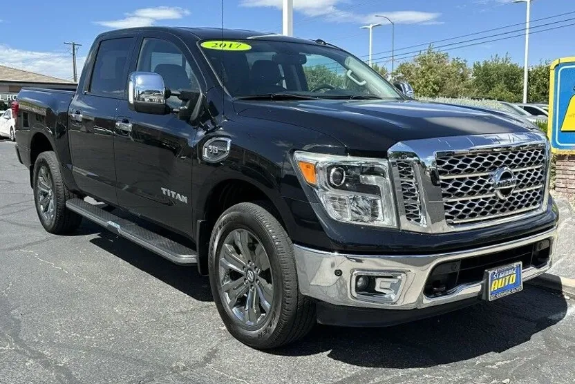 2017 Nissan Titan SL photo 1