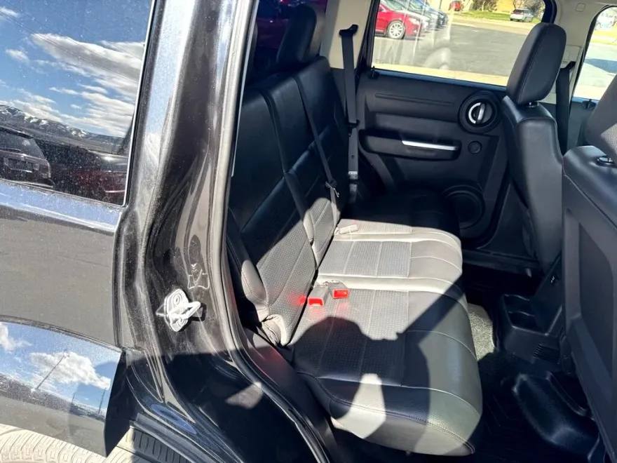 2009 Dodge Nitro R/T photo 11
