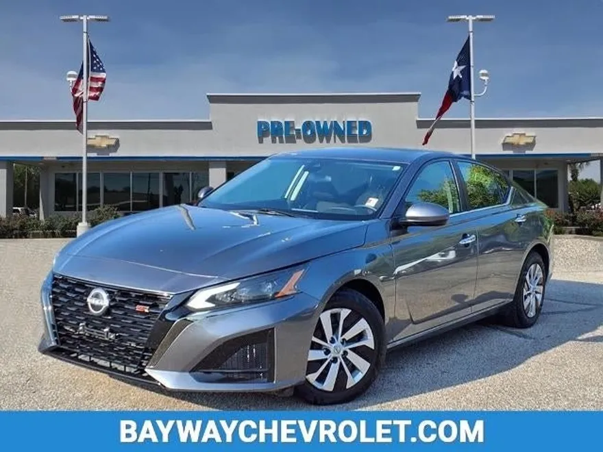 2023 Nissan Altima 2.5 S photo 1