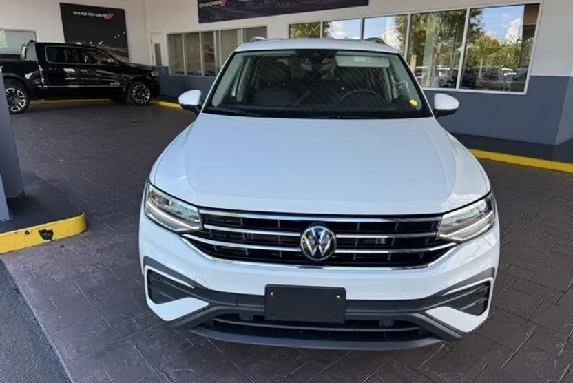 2024 Volkswagen Tiguan SE Wolfsburg Edition photo 1