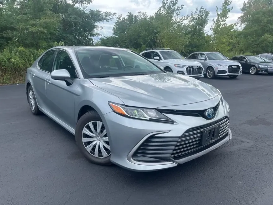 2023 Toyota Camry Hybrid LE photo 1