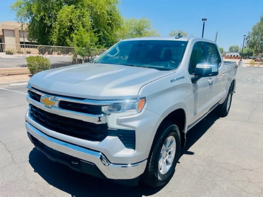 2022 Chevrolet Silverado 1500 LT photo 1