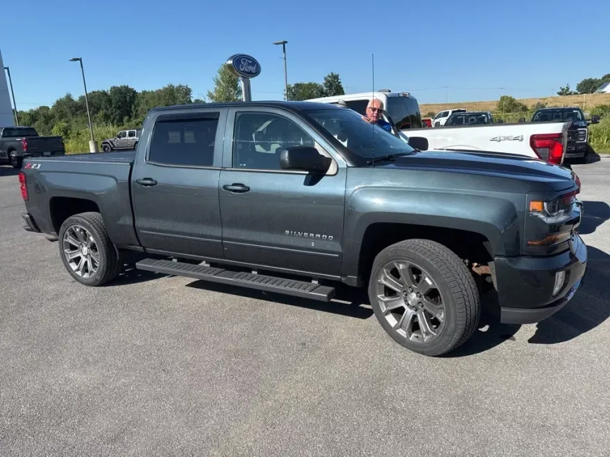 2018 Chevrolet Silverado 1500 LT2 photo 1