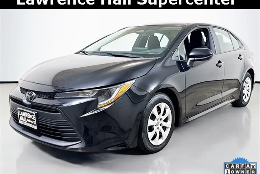 2023 Toyota Corolla LE photo 1