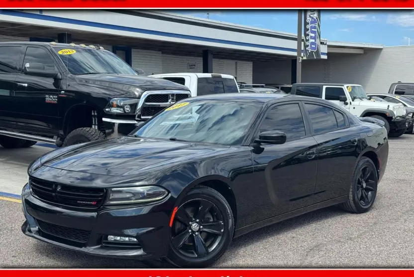 2017 Dodge Charger SXT photo 1