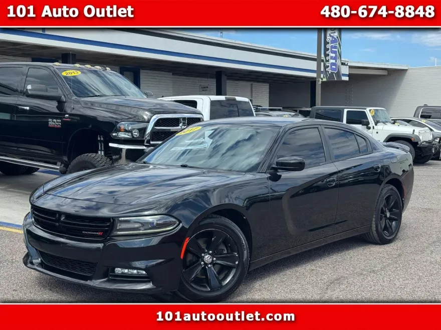 2017 Dodge Charger SXT photo 1