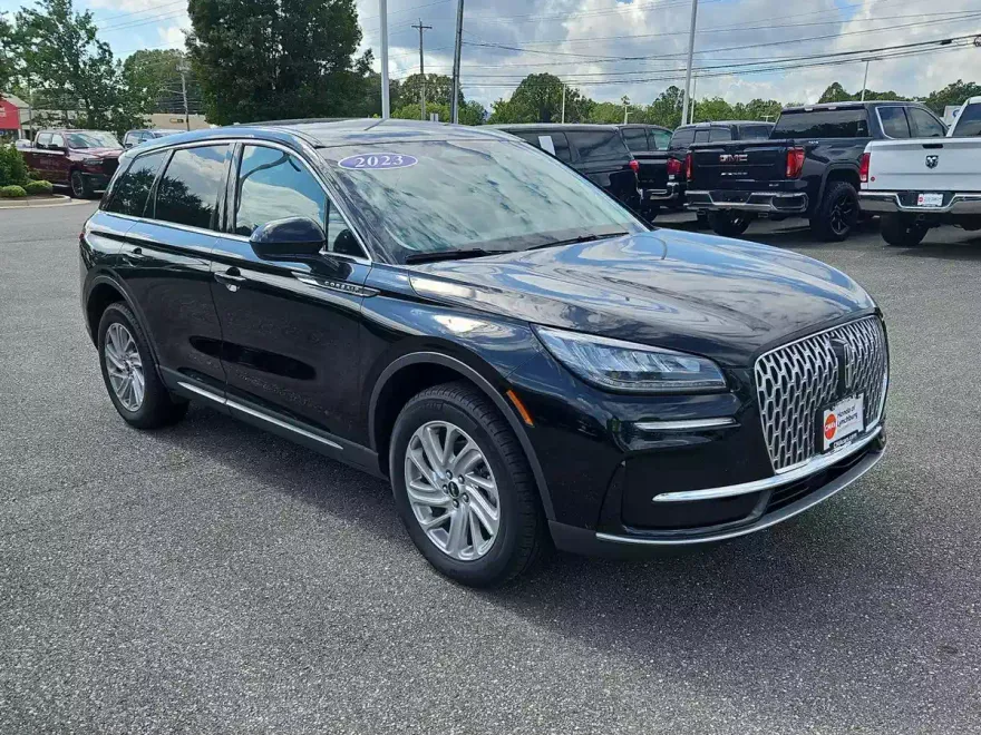 2023 Lincoln Corsair Standard photo 1