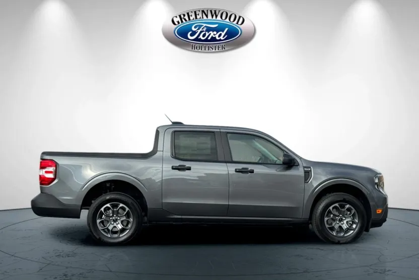 2025 Ford Maverick XLT photo 1