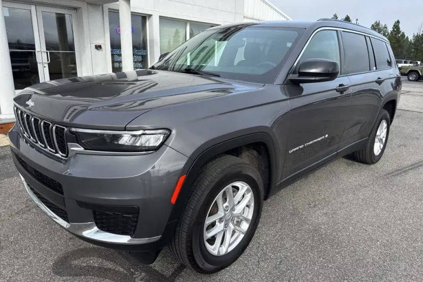 2024 Jeep Grand Cherokee Laredo photo 1