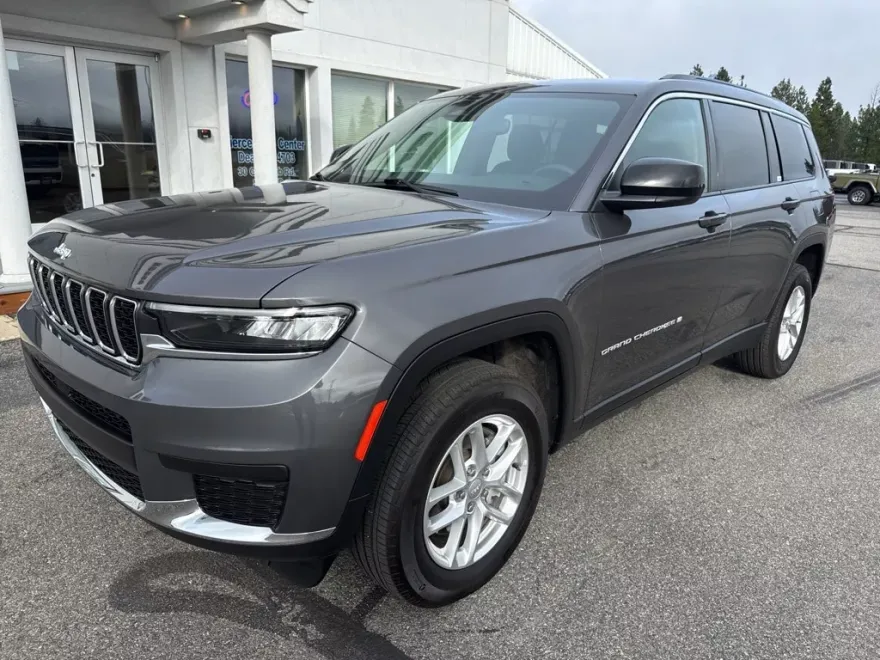 2024 Jeep Grand Cherokee Laredo photo 1