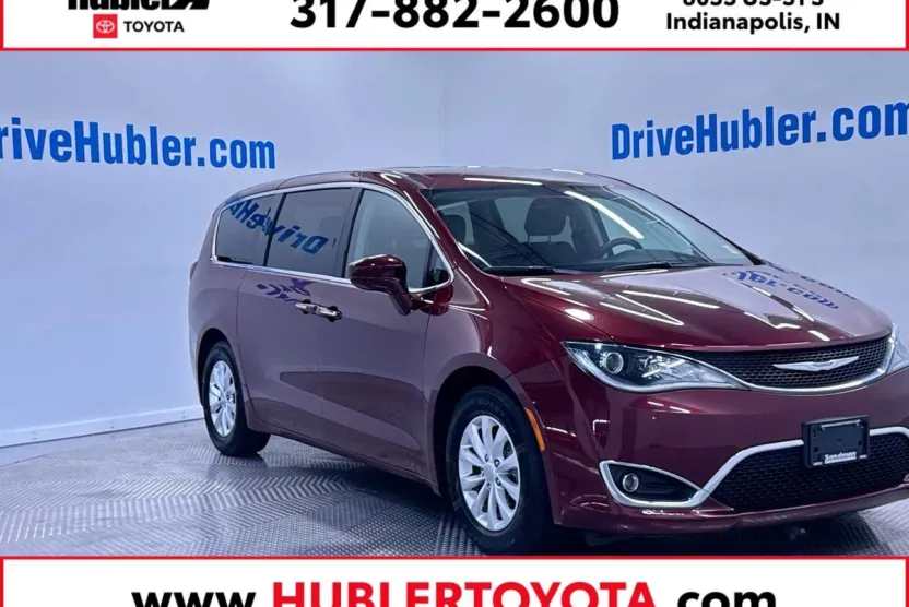 2018 Chrysler Pacifica Touring Plus photo 1