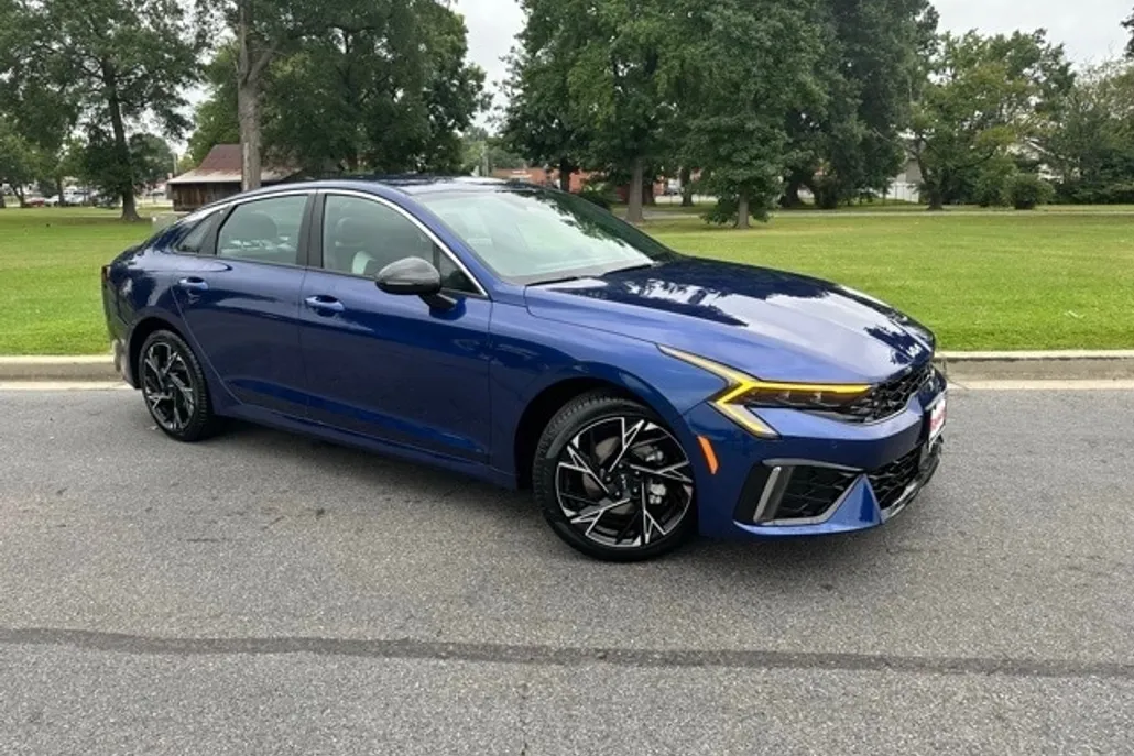 2026 Kia K5 GT-Line photo 1