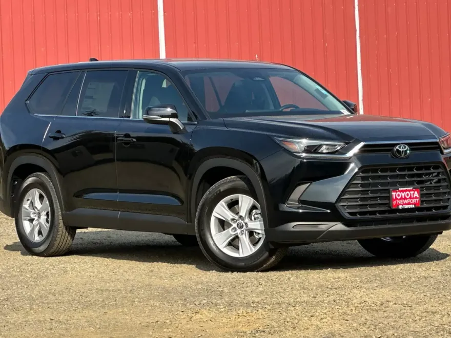 2025 Toyota Grand Highlander LE photo 1