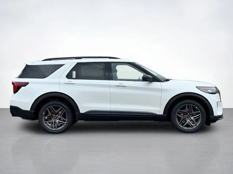 2025 Ford Explorer ST photo 1