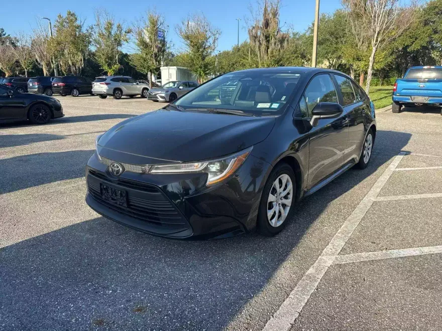 2024 Toyota Corolla LE photo 1