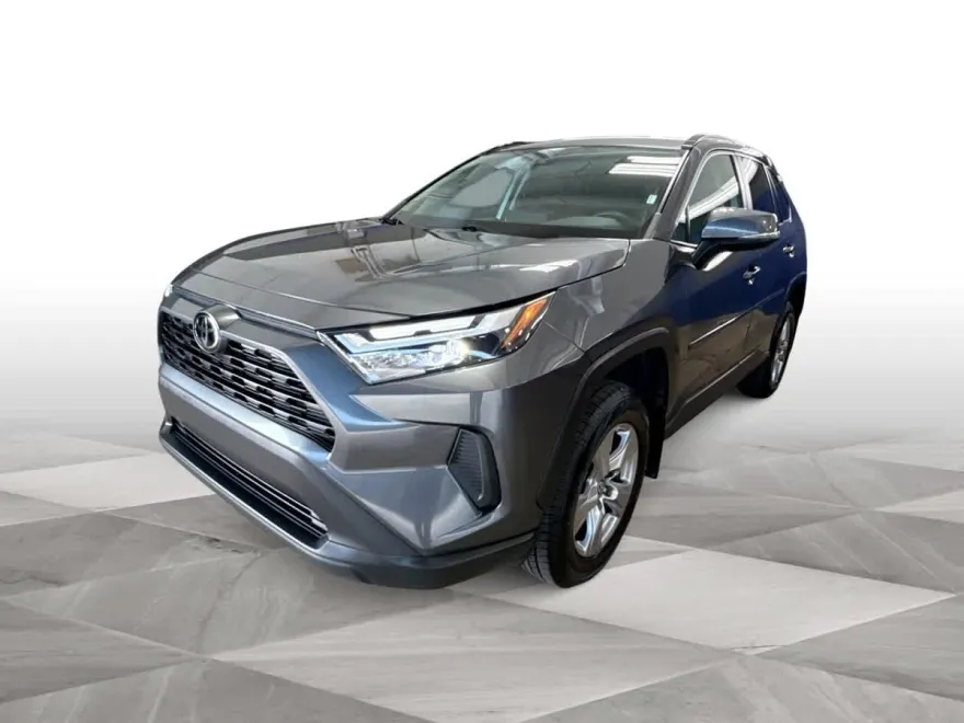 2023 Toyota RAV4 XLE photo 1