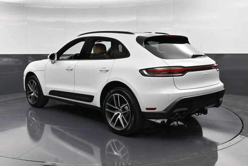 2025 Porsche Macan T photo 1