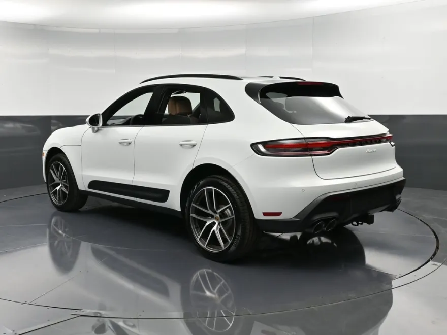 2025 Porsche Macan T photo 1