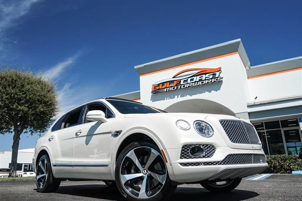 2019 Bentley Bentayga V8 photo 1