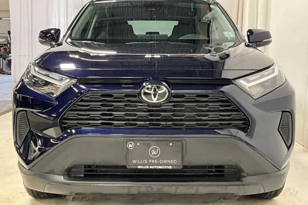 2024 Toyota RAV4 XLE photo 1