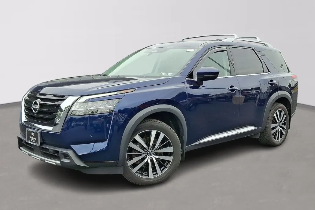 2023 Nissan Pathfinder Platinum photo 1